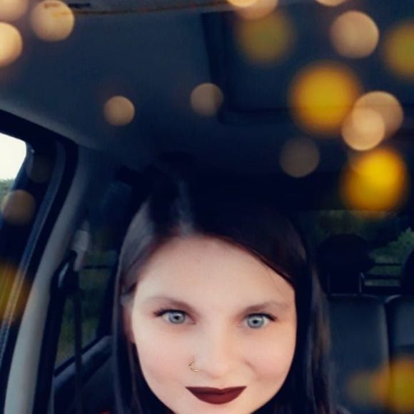 Meet your Posher, Tricia - Picture 1 of 1